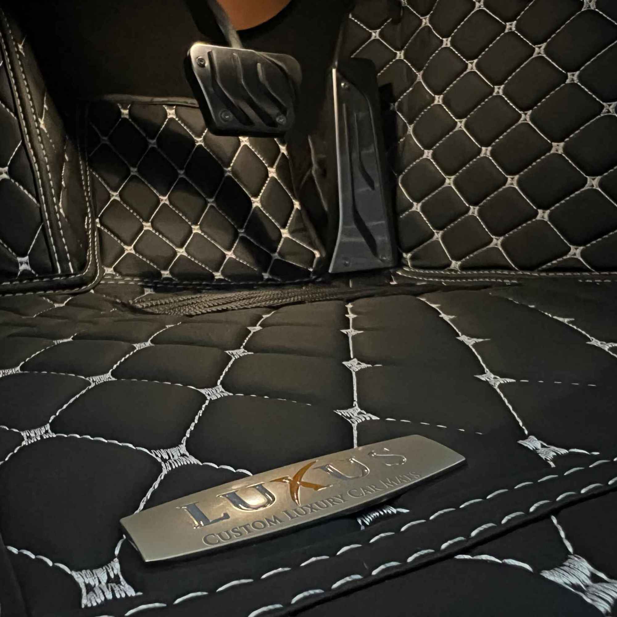 Luxus Car Mats™ - Juego de alfombrillas de lujo con costuras en negro y naranja